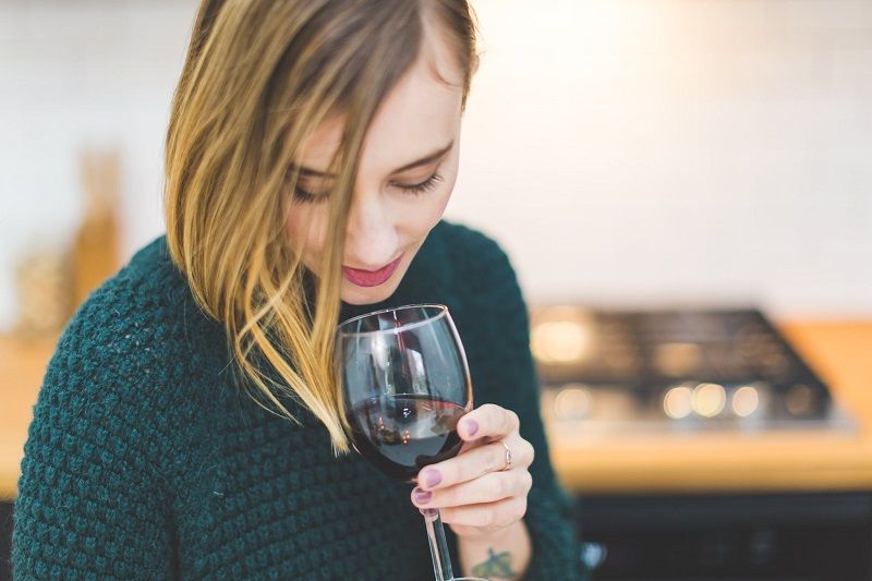 6 conséquences de l'alcool sur la peau et pourquoi vous aurez une mine radieuse si vous buvez moins d'alcool | So Busy Girls
