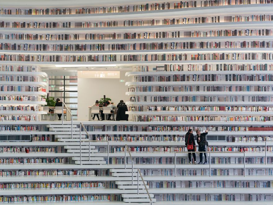Cette bibliothèque contient plus d'1,2 million de livres et sa structure unique est tout simplement époustouflante | So Busy Girls