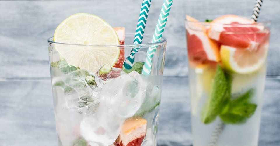 J'ai arrêté l'alcool et le soda pendant 30 jours, et voilà ce que j'ai appris | So Busy Girls