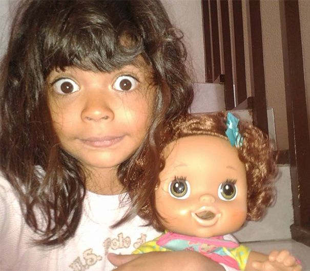 25 bébés qui ressemblent comme 2 gouttes d'eau à leur poupée | So Busy Girls