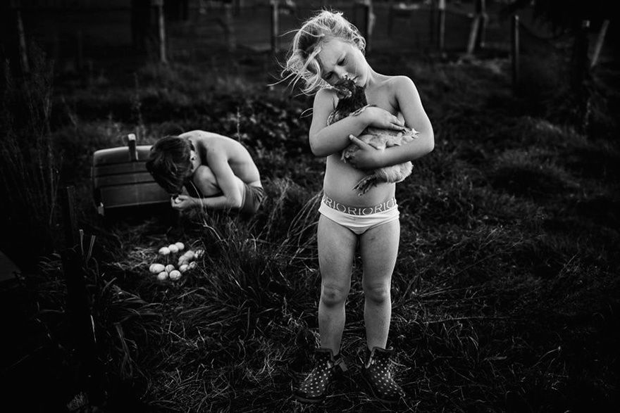 Cette maman photographe capture l'enfance de ses enfants loin de tout appareil électronique moderne | So Busy Girls