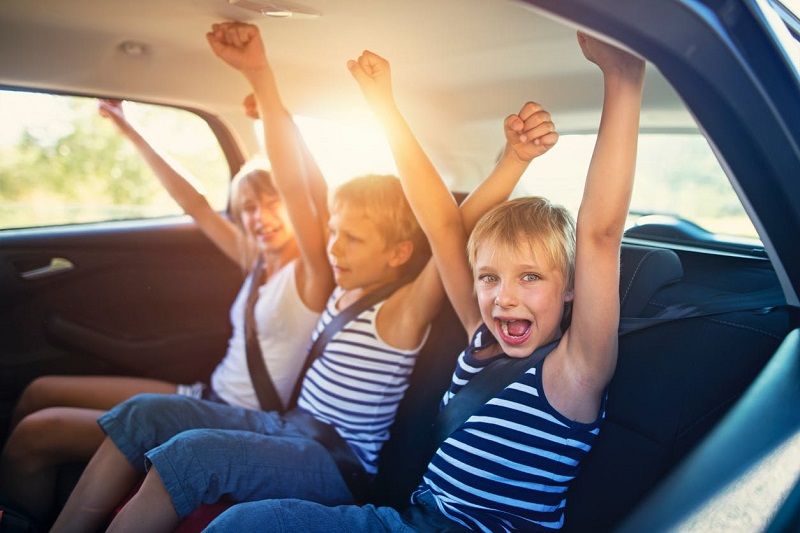 12 idées pour occuper les enfants dans la voiture | So Busy Girls