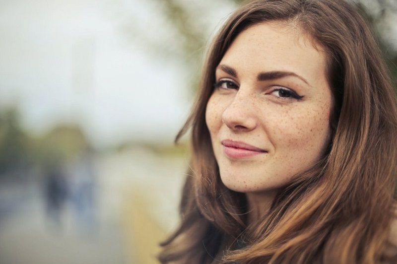 6 choses surprenantes qu'on fait tous et qui donnent des rides | So Busy Girls