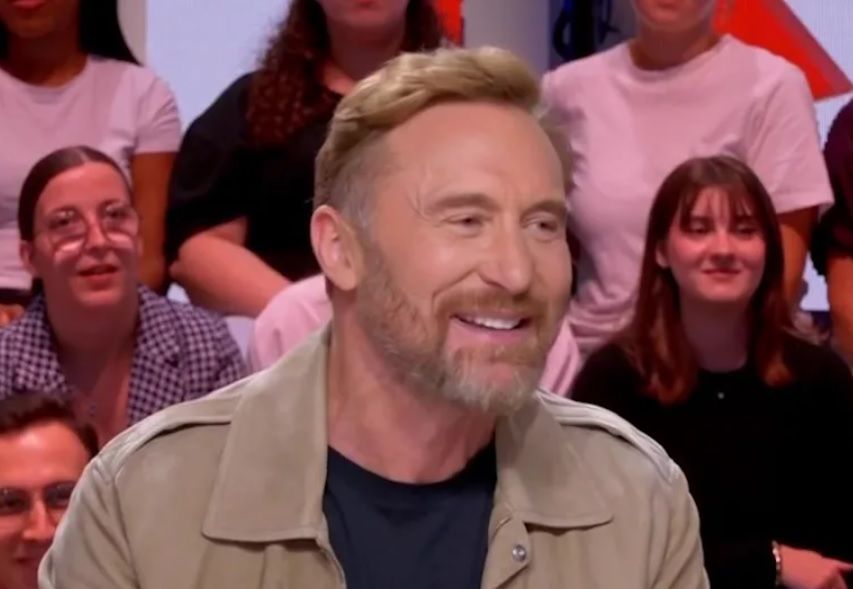 “Les gays étaient les premiers” : David Guetta décroche totalement et provoque un malaise en direct dans Quotidien | So Busy Girls