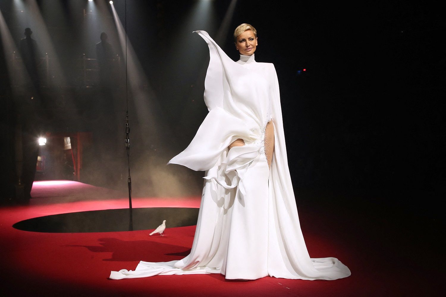 Adriana Karembeu illumine la Fashion Week de Paris sous le regard ému de Marc Lavoine