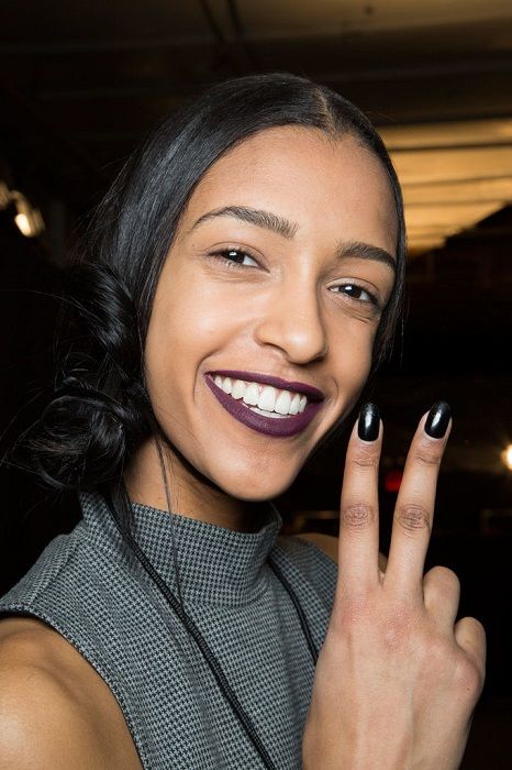 Le classique : le vernis noir brillant | So Busy Girls
