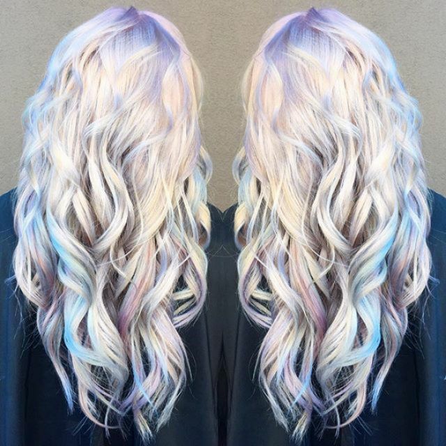 Découvrez les cheveux holographiques, la nouvelle tendance coloration | So Busy Girls