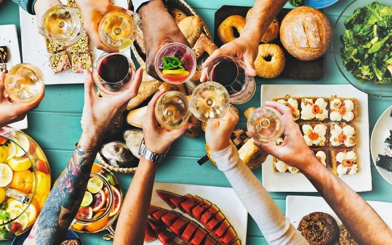 Comment manger moins de calories pendant l'apéro ?