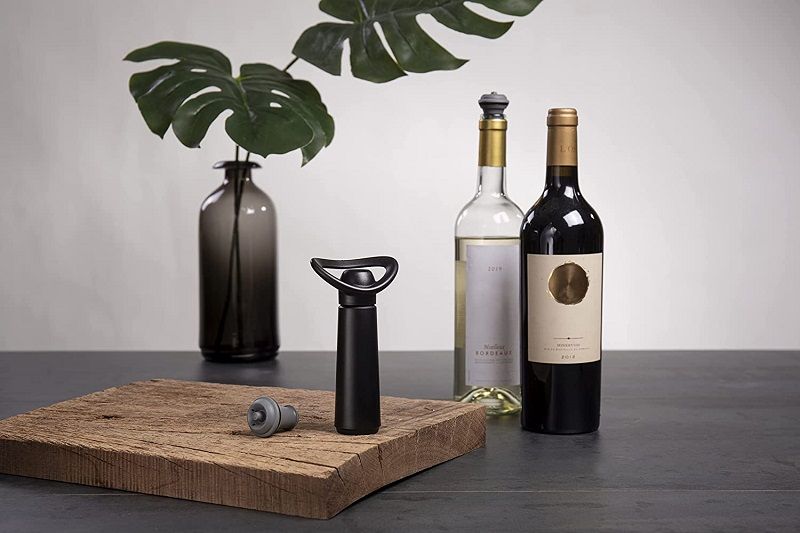 appareil-pour-chasser-l-air-bouteille-vin