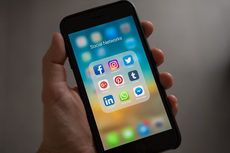appli-smartphone-facebook-reseaux-sociaux