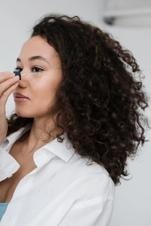 appliquer-serum-visage