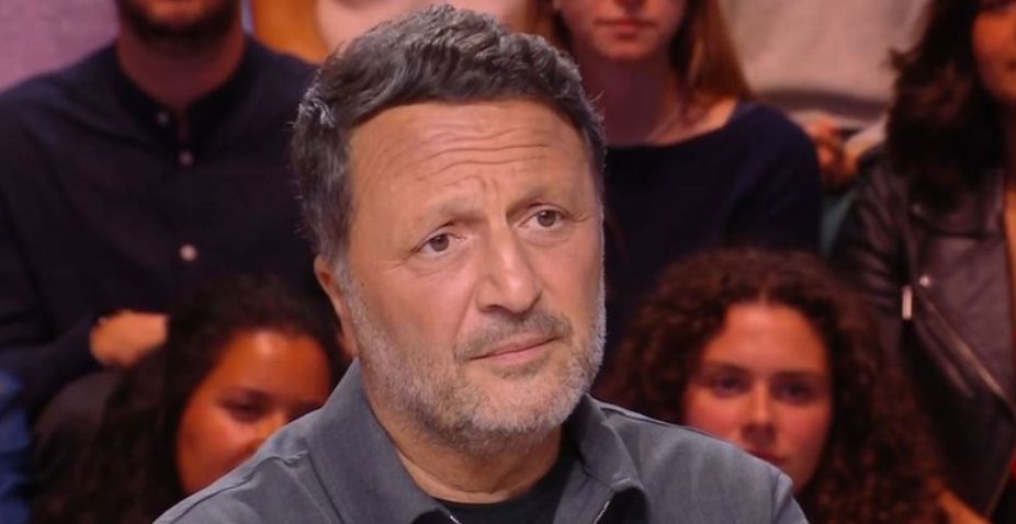 La nuit, des gens surveillent ma maison : Arthur menacé de mort, ses confidences glaçantes sur l’ampleur du harcèlement qu’il subit