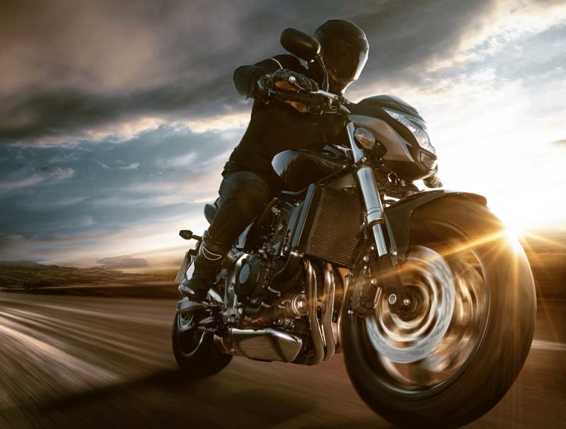 D'après cette étude, la conduite à moto permet de faire le plein de sensations tout en diminuant le stress de près de 30% | So Busy Girls