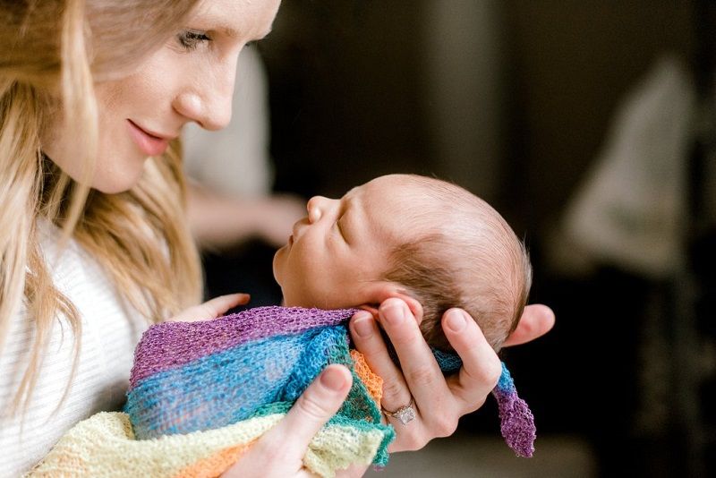 Les câlins reçus par un bébé peuvent modifier son ADN | So Busy Girls