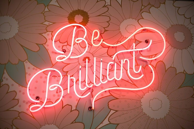 Illuminez votre intérieur avec un cadeau unique : le néon personnalisé | So Busy Girls