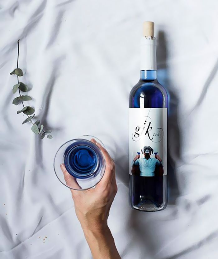 Le vin bleu : la boisson originale qui va vous faire oublier le rosé ! | So Busy Girls