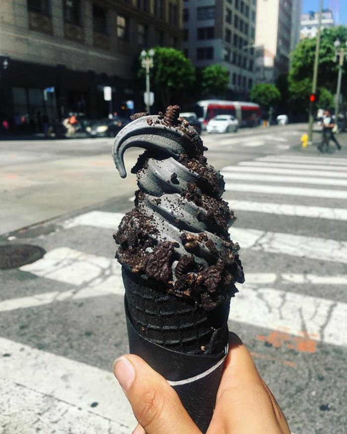 Les glaces noires débarquent, elles sont aussi originales que délicieuses ! | So Busy Girls