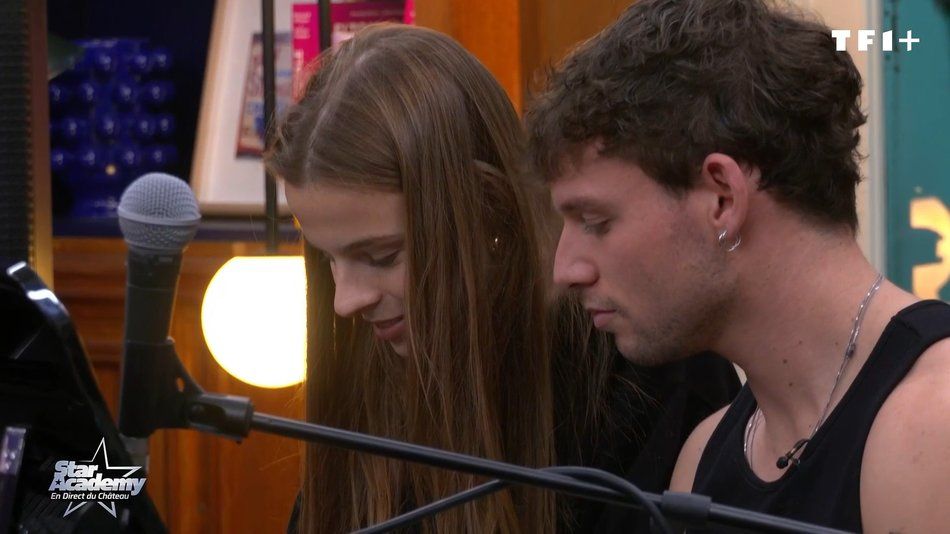 "Je souffre trop" : à la Star Academy, le rapprochement de Théo et Anouk fait exploser son couple | So Busy Girls