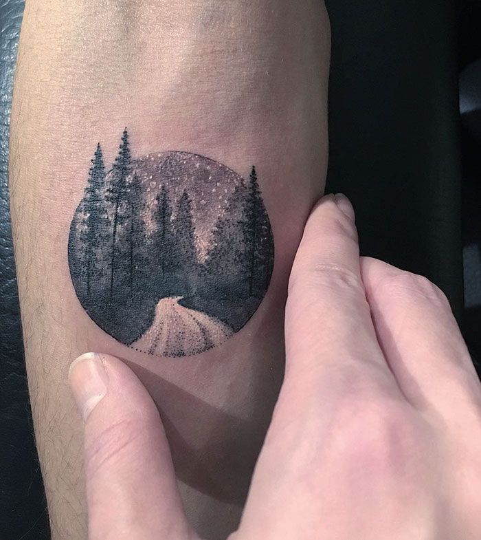 Cette artiste réalise de petits tatouages ronds magnifiques | So Busy Girls