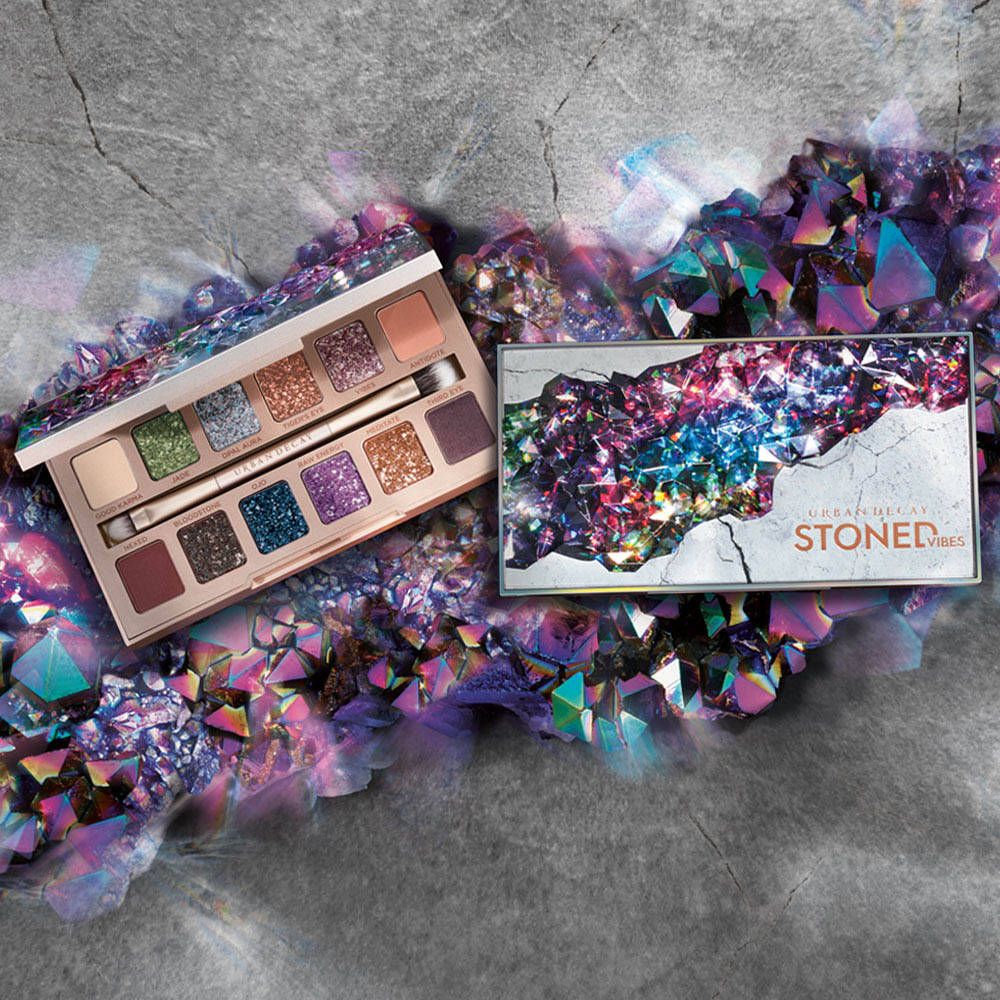 Urban Decay sort sa nouvelle palette Stoned Vibes, pour nous mettre des étoiles dans les yeux | So Busy Girls