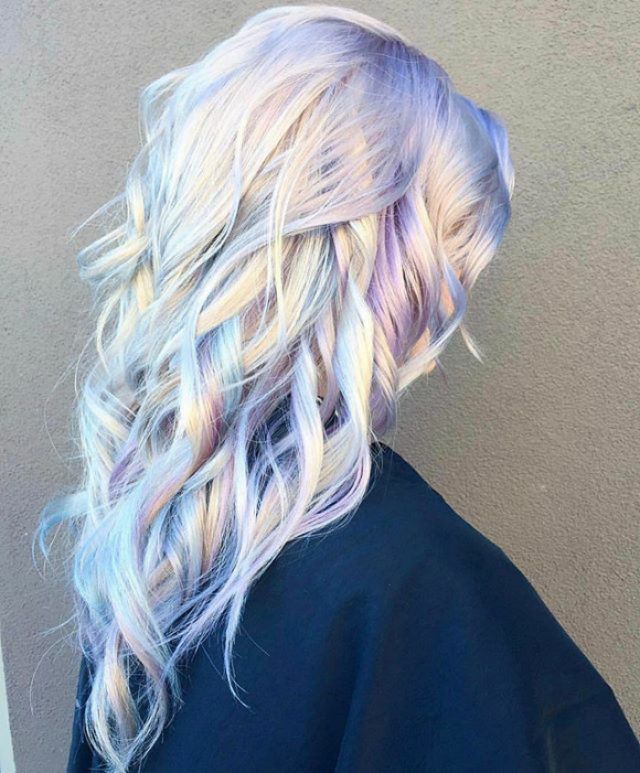 Découvrez les cheveux holographiques, la nouvelle tendance coloration | So Busy Girls