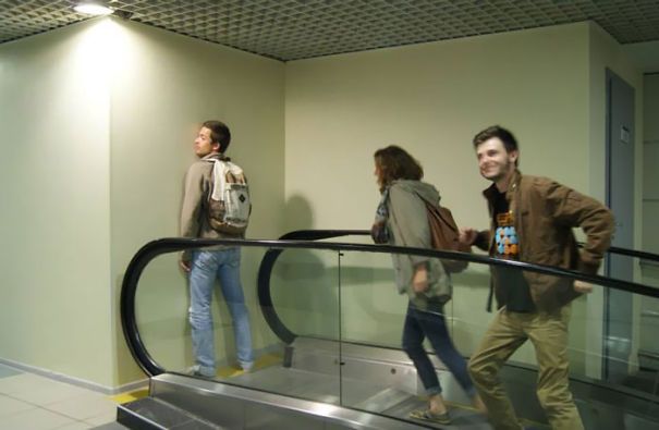 Cet escalator avait sûrement un but... | So Busy Girls