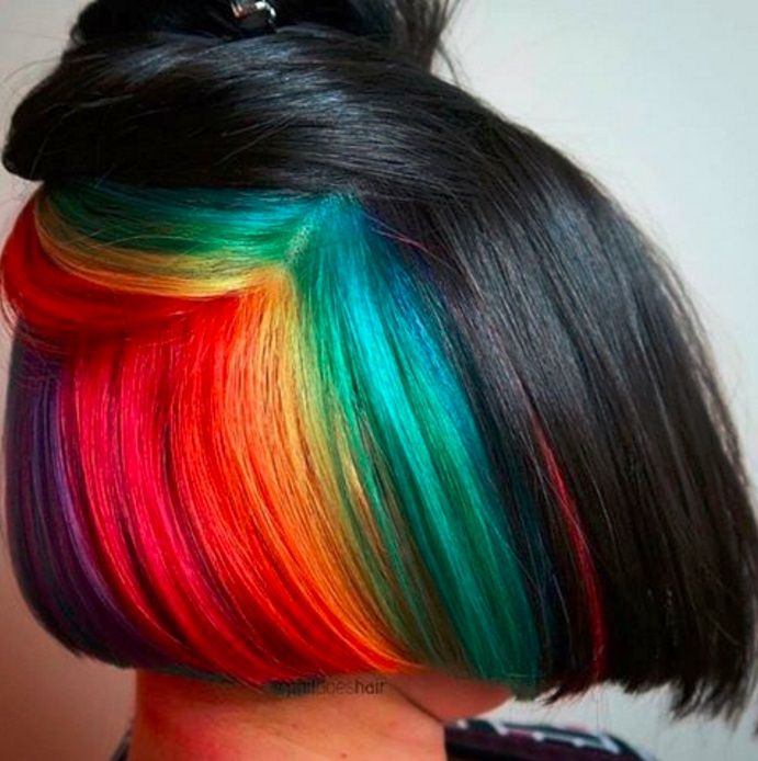 Découvrez la coloration arc-en-ciel cachée pour celles qui ne sont pas prêtes à se teindre les cheveux | So Busy Girls