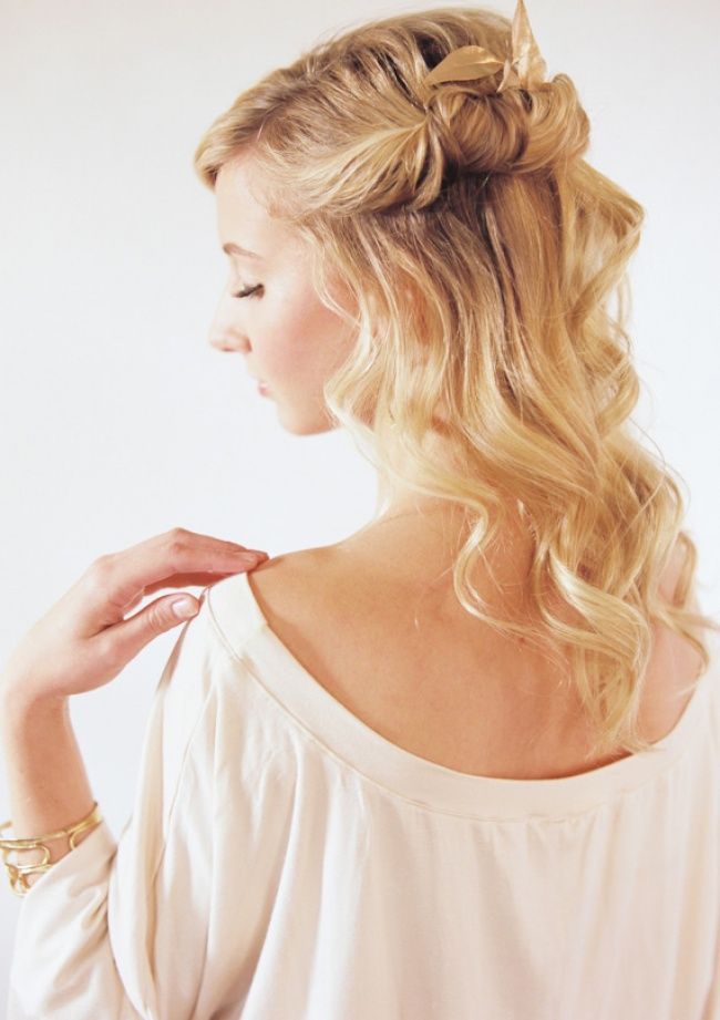 Une jolie coiffure romantique et féminine | So Busy Girls