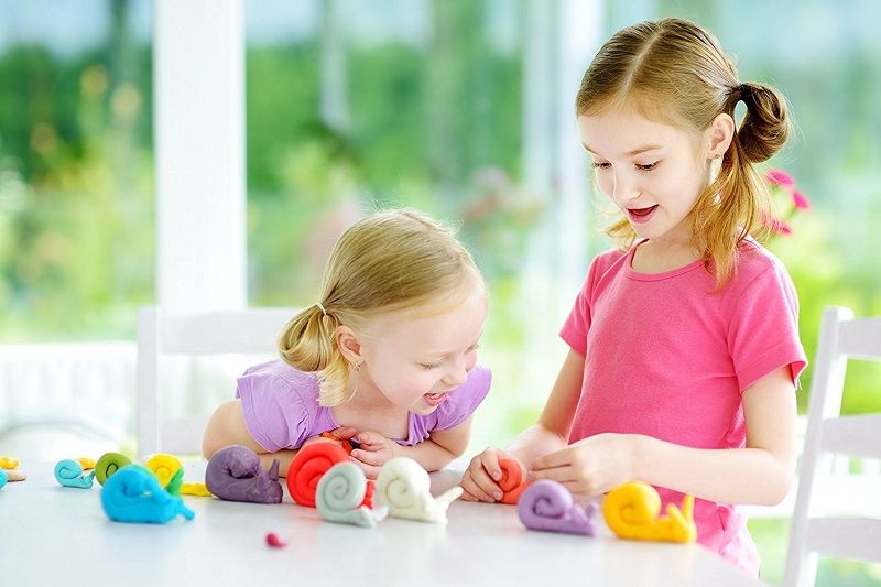Amusez vos enfants avec cette recette de pâte à modeler comestible à faire soi-même ! | So Busy Girls