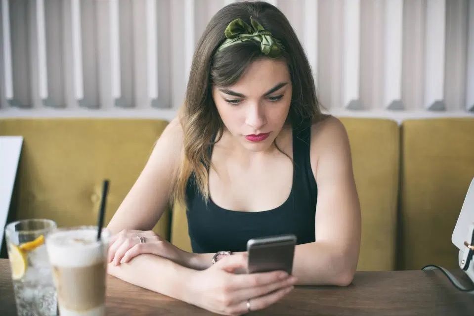 Voilà ce qui arrive quand on est victime de curving, cette façon très lâche de rompre sans même le dire | So Busy Girls
