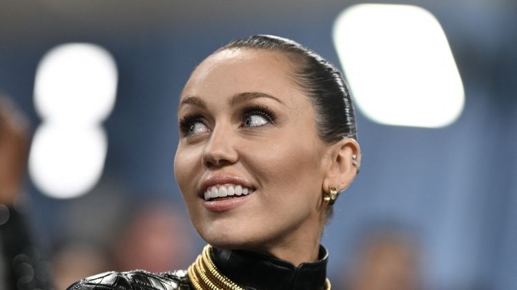 Hannah Montana fête ses 20 ans : Miley Cyrus promet une surprise très spéciale pour marquer l’événement | So Busy Girls
