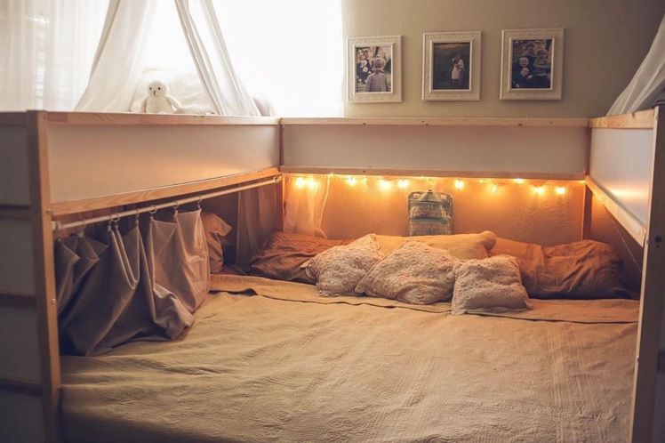 L'astuce Ikea qui permet à cette famille de 7 de dormir tous ensemble dans le même lit | So Busy Girls