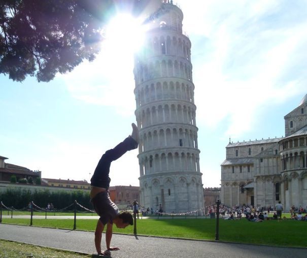 Les 13 meilleures photos de touristes qui posent devant la Tour de Pise | So Busy Girls