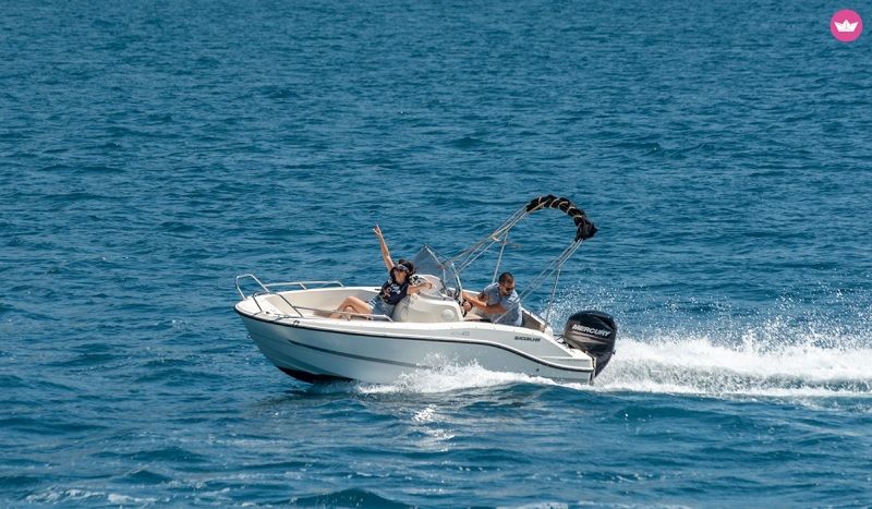 bateau-a-moteur