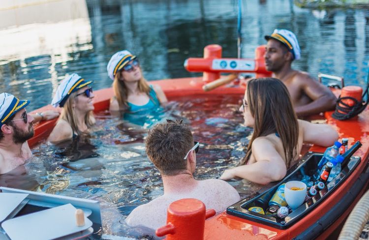 bateau-jacuzzi-londres-entre-amis