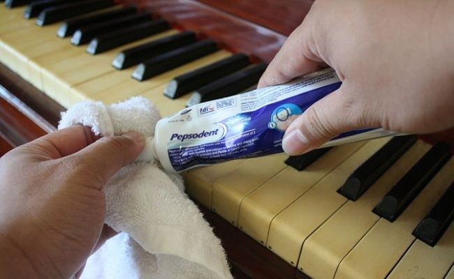 Nettoyer les touches d'un piano | So Busy Girls