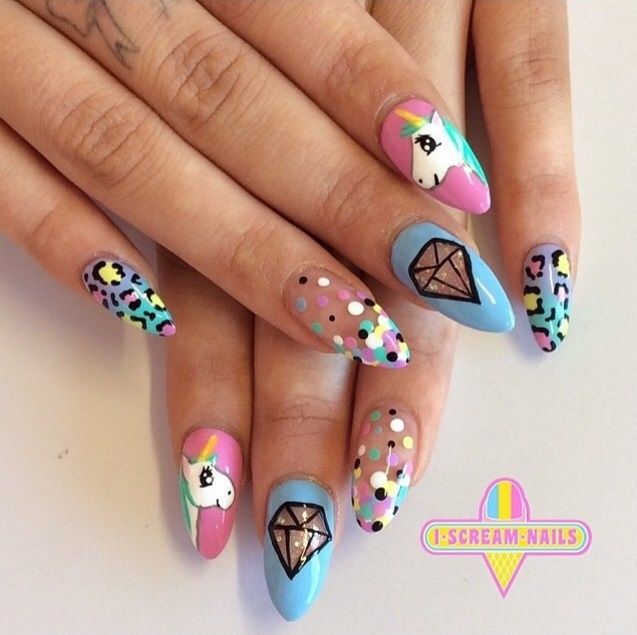 18 nail arts licorne qui nous font revenir quelques années en arrière (et ça fait du bien) | So Busy Girls