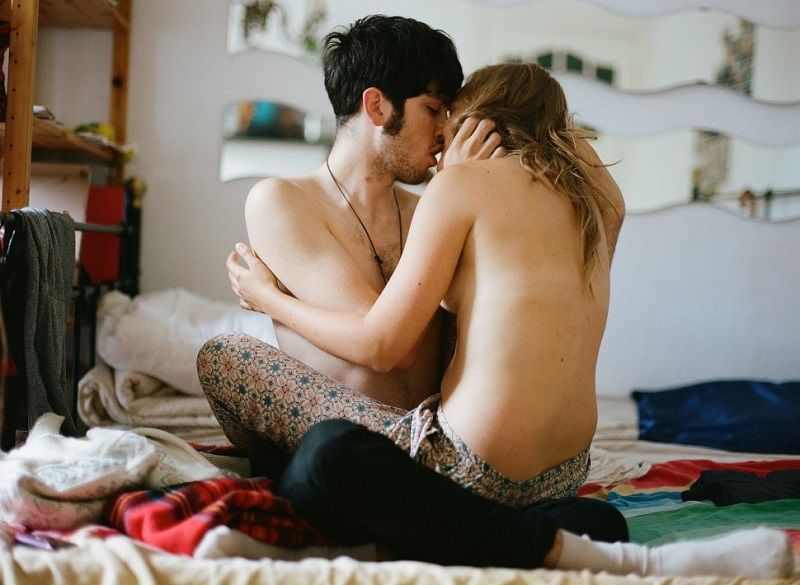 2) FAITES L'AMOUR | So Busy Girls