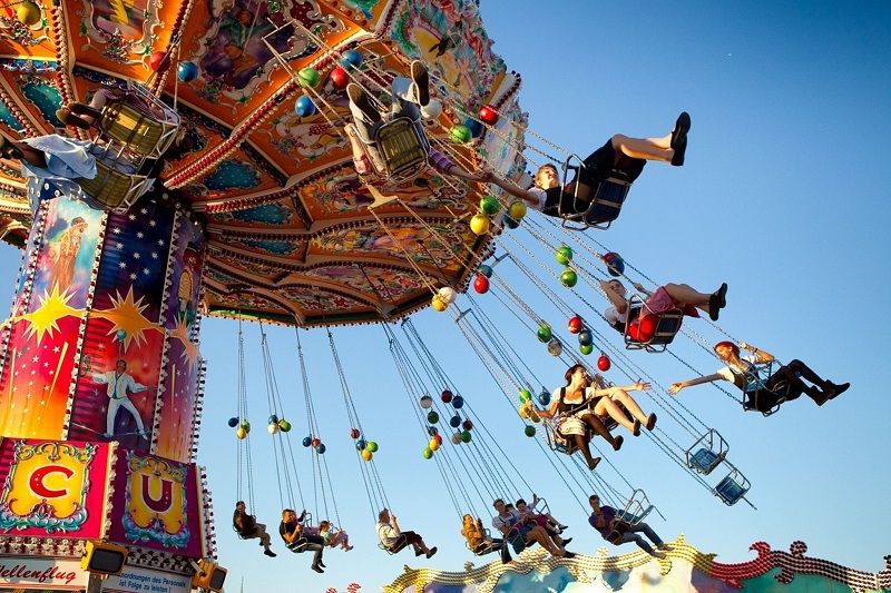 Job de rêve : être payé 3 000€ pour tester des parcs d'attractions | So Busy Girls