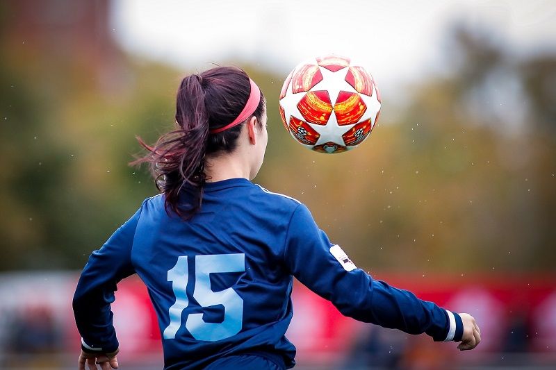 La passe avant de la France : un champion pour l'évolution du football féminin | So Busy Girls