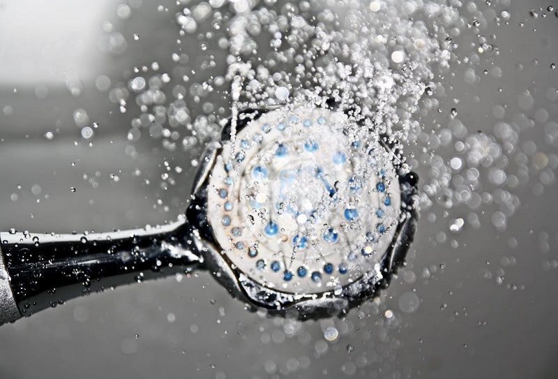 5 erreurs qu'on fait tous quand on prend une douche – et qu'il faut absolument éviter ! | So Busy Girls