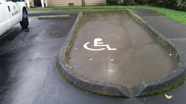 Bien pensée, cette place handicapée, bravo | So Busy Girls