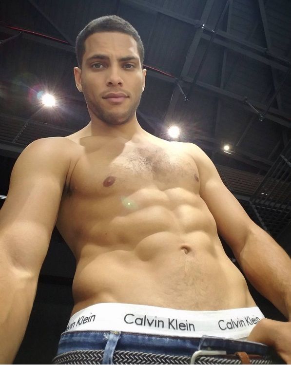 Les 21 selfies masculins les plus sexy de l'année vont vous donner très chaud | So Busy Girls