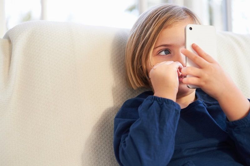 Smartphone pour enfant : à quel âge lui offrir son premier téléphone ? | So Busy Girls