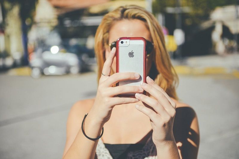 Quand on prend un selfie, le nez semble 30% plus gros ! | So Busy Girls