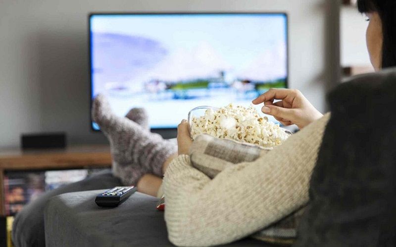 Regarder des films tristes fait grossir : voilà pourquoi (et comment l'éviter) | So Busy Girls