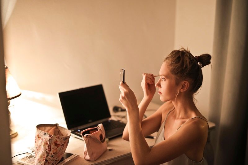 Comment faire un maquillage facile en 5 étapes ? | So Busy Girls