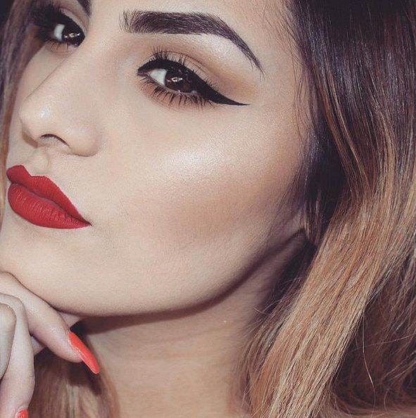Un trait élégant d'eyeliner pour un regard glamour | So Busy Girls
