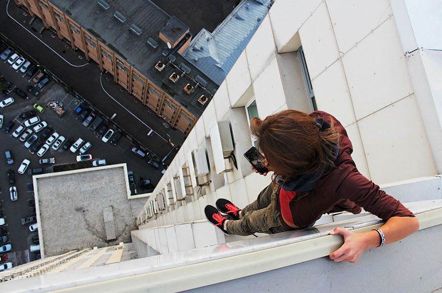 Cette Russe prend les selfies les plus dangereux du monde (et ça fait peur !) | So Busy Girls