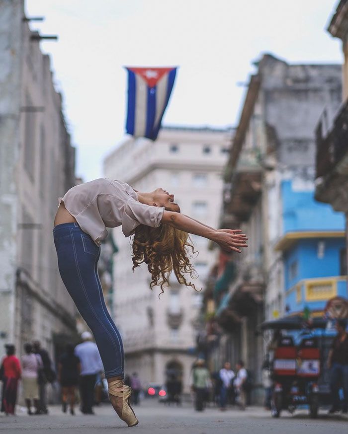 Des danseurs de ballet dansent dans les rues de Cuba | So Busy Girls